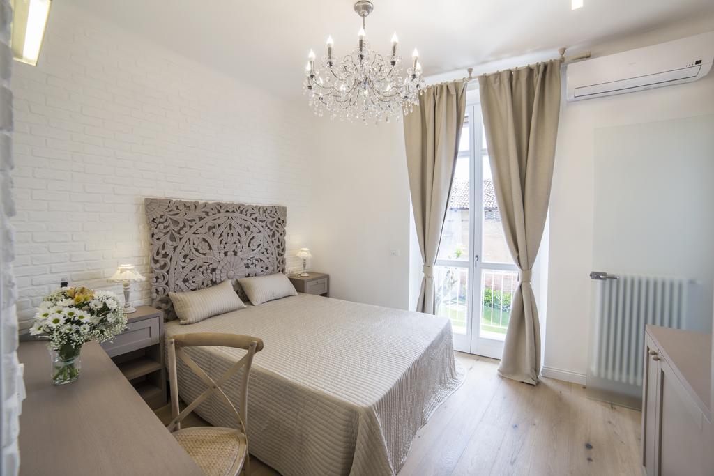 Hotel Casa Andrea La Morra Pokoj fotografie